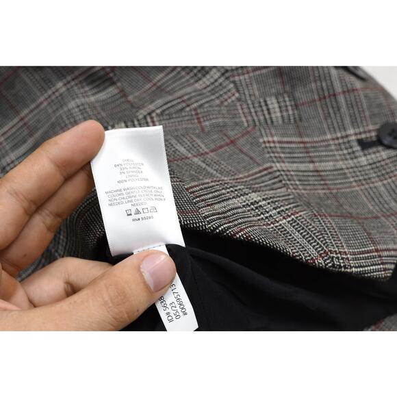 NEW Levi's Women's Plus Size 18 Short Classic Straight Jeans Dark Wash NWT - Picture 2 of 8